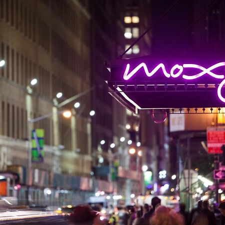 Отель Moxy Nyc Times Square Нью-Йорк Экстерьер фото
